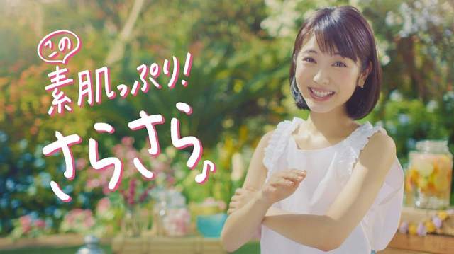 浜辺美波 花王 さらさらパウダーシート Cm 汗ベタからみとって この素肌っぷり さらさら 浜辺美波 Cm Navi